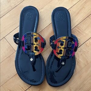 Tory Burch Miller Patent Leather Sandals Rainbow Logo – Navy Blue – Size 7.5